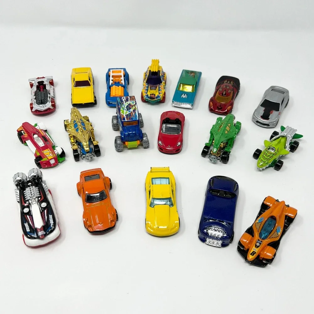Hot‎ Wheels Mixed Diecast Toy Car Lot 18pc Race Cars Trucks Fantasy Vehicles